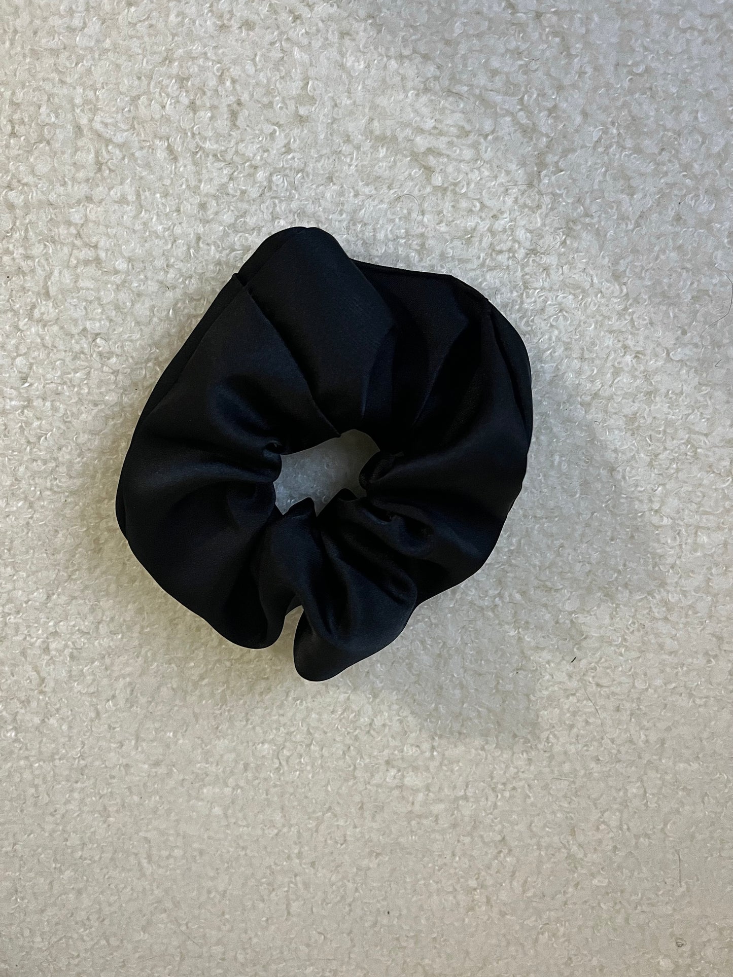 CHOUCHOU SATIN NOIR