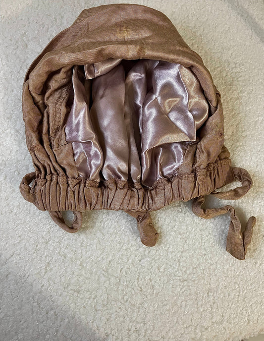 BONNET BEIGE FONCÉ INTERIEUR SOIE